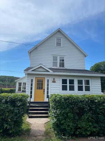 526 Bank, Ishpeming, MI 49849