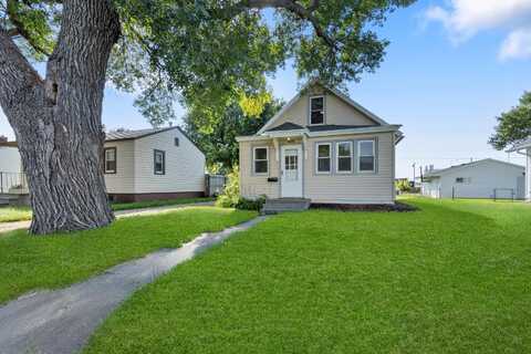 614 S 11th Street, Aberdeen, SD 57401