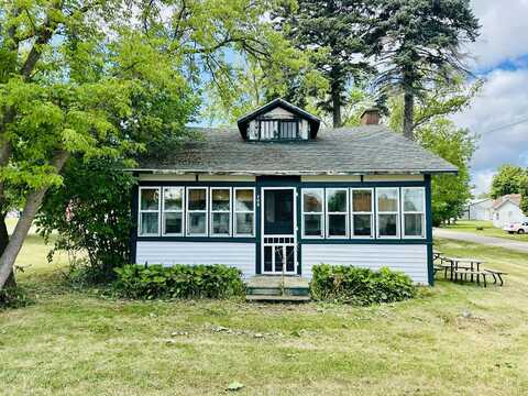 105 Hubbard Street, Houghton Lake, MI 48629