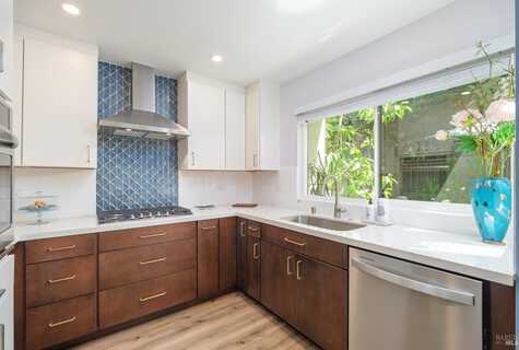 86 Sequoia Glen Lane, Novato, CA 94947