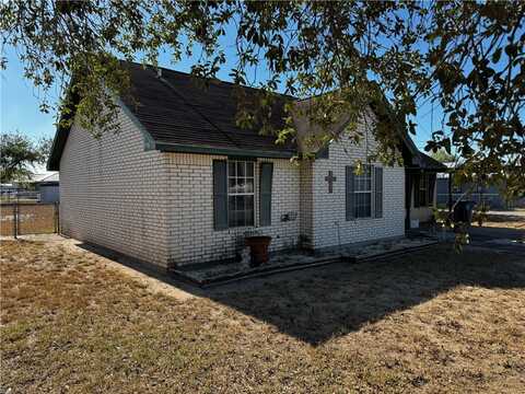 1800 Hackberry Street, Three Rivers, TX 78071