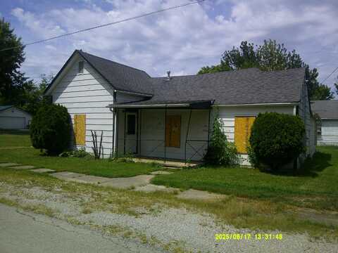 28 Market Street, Bloomingburg, OH 43106