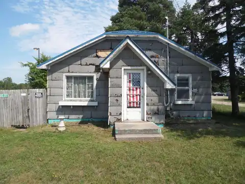 1100 N State, Gladwin, MI 48624