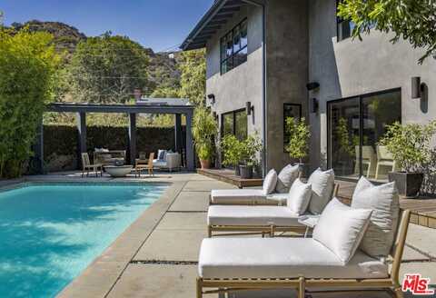 3204 N Beachwood Dr, Los Angeles, CA 90068