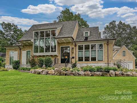 2700 Wintergreen Drive, Charlotte, NC 28211