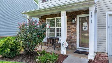 1409 River Run Road, Lowell, NC 28098