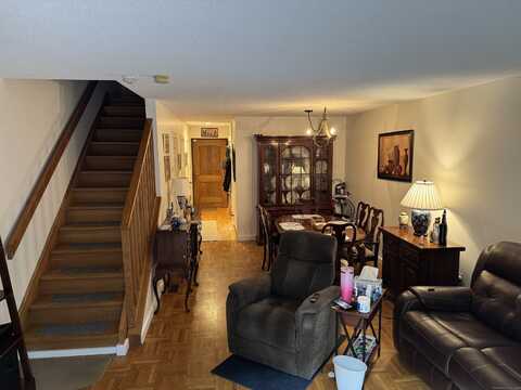 10 Courtland Drive, Groton, CT 06340