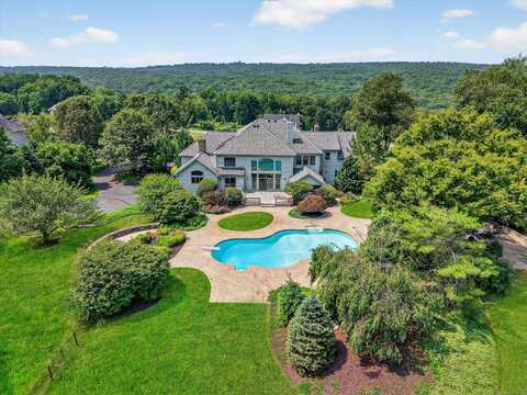 15 Farm Meadow Road, Newtown, CT 06470