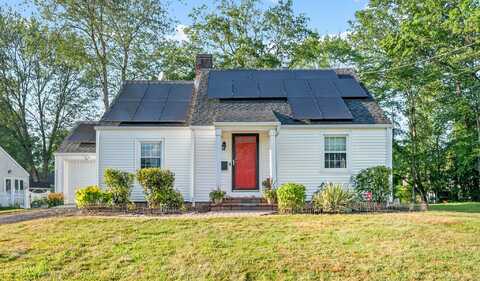 12 Iroquois Road, West Hartford, CT 06117