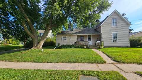 1027 N 9th Avenue E, Newton, IA 50208