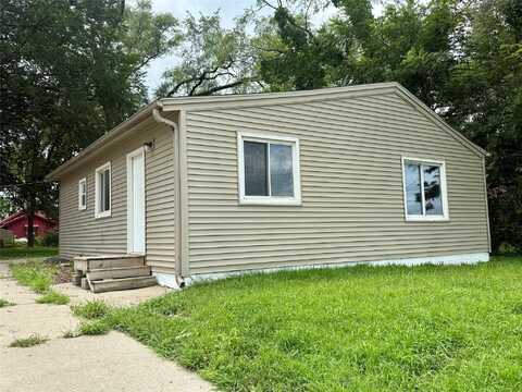 2711 E Market Street, Des Moines, IA 50317