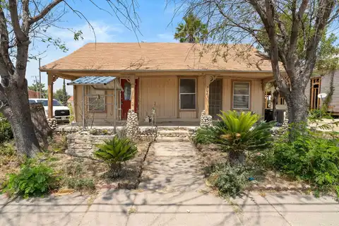 204 E Broadway, Del Rio, TX 78840