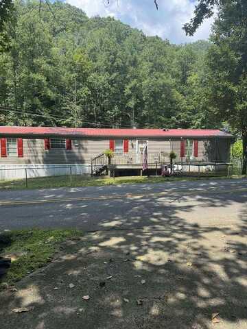 841 Right Fork Maces Creek Road, Viper, KY 41774