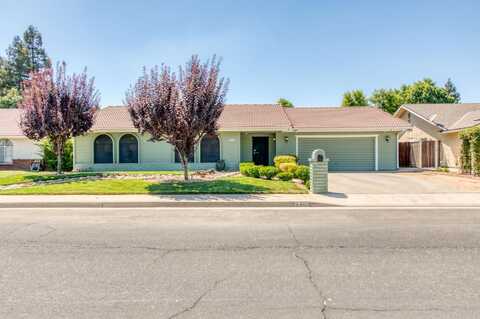 237 Fairbanks Avenue, Sanger, CA 93657