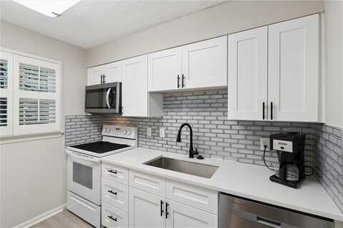 6700 Roswell Road, Atlanta, GA 30328