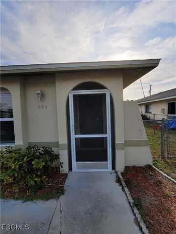 933 SE 23rd Place, Cape Coral, FL 33990