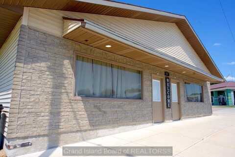 812 Commercial St, Palmer, NE 68864