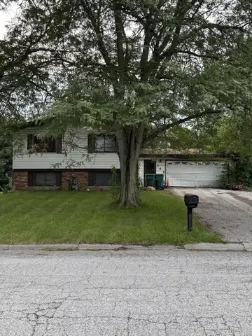 542 Robyn Road, Valparaiso, IN 46385