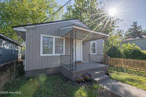 332 W Martin Luther King Jr Drive, Washington, NC 27889