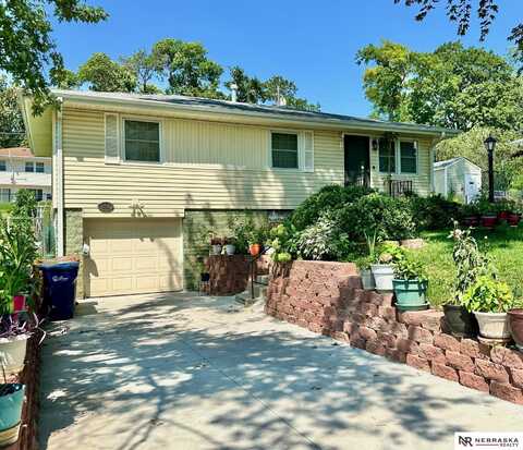 2106 Pleasantview Lane, Bellevue, NE 68005