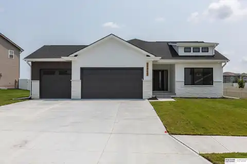 11709 S 119th Avenue, Papillion, NE 68046