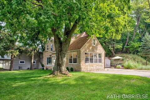 19196 North Shore Drive, Spring Lake, MI 49456