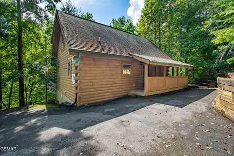 905 Valley Drive, Gatlinburg, TN 37738