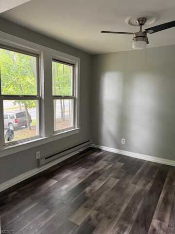 39 Arlington Ave, Mount Arlington, NJ 07856