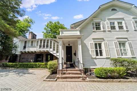 9 E Saddle River Rd, Saddle River, NJ 07458