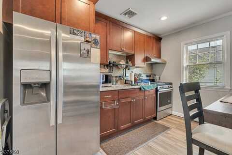 16 Lincoln St, Morristown, NJ 07960