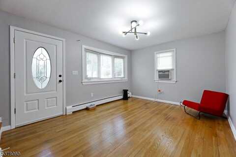 4 Elm St, Bloomingdale, NJ 07403
