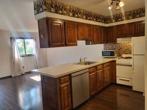 1 Red Lodge Dr, Vernon, NJ 07462