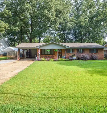 2008 Pin Oak Drive, Starkville, MS 39759