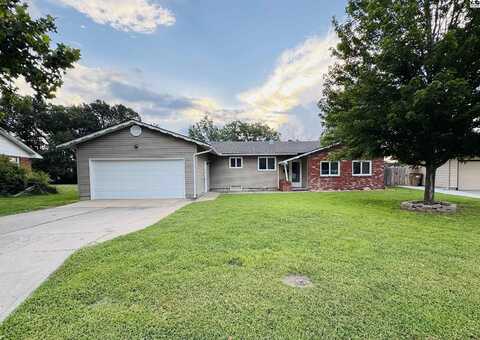 1914 James St, Hutchinson, KS 67502