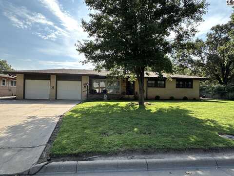 2406 N Van Buren St, Hutchinson, KS 67502