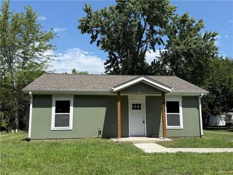 833 E 7th Street, Ottawa, KS 66067