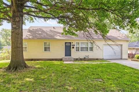 403 E 9th Street, Kearney, MO 64060