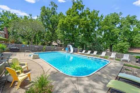 12800 E 38TH Street S, Independence, MO 64055