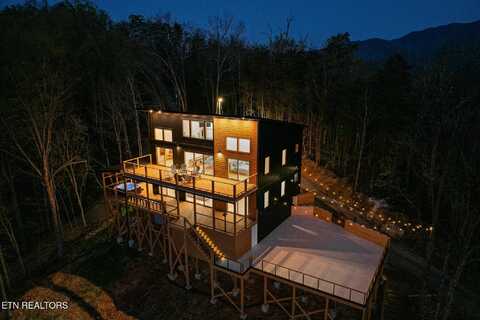 738 & 742 Smokerise Drive, Gatlinburg, TN 37738