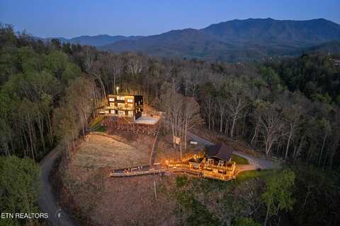 738 & 742 Smokerise Drive, Gatlinburg, TN 37738