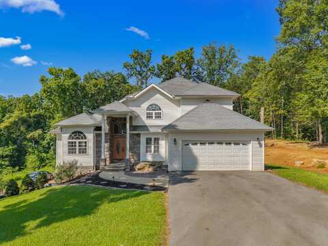 917 Crickett Drive, Dandridge, TN 37725