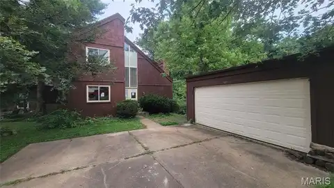 977 Woodside Village Lane, Saint Louis, MO 63021