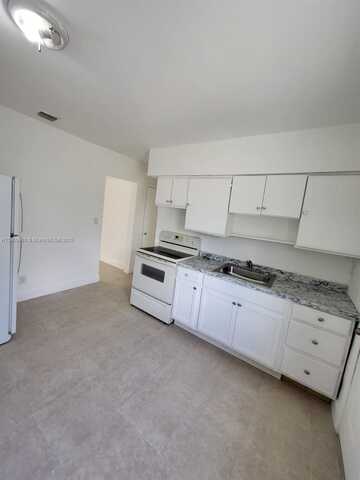 642 NW 77th St, Miami, FL 33150