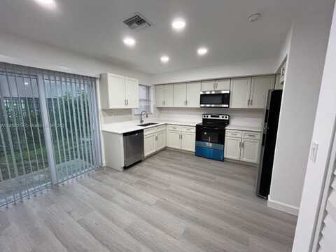 11461 NW 43rd St, Coral Springs, FL 33065