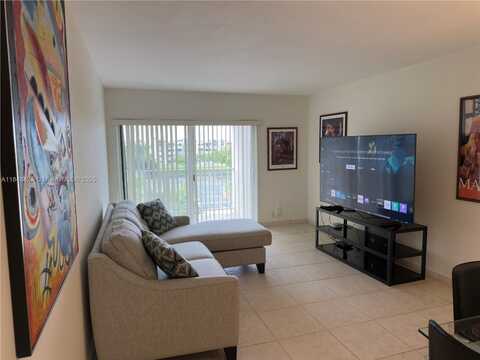 7765 SW 86th St, Miami, FL 33143