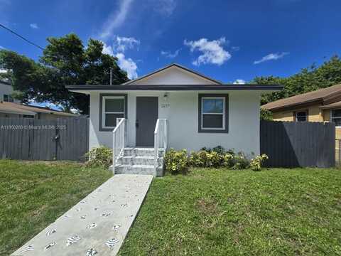 1437 NW 70th St, Miami, FL 33147