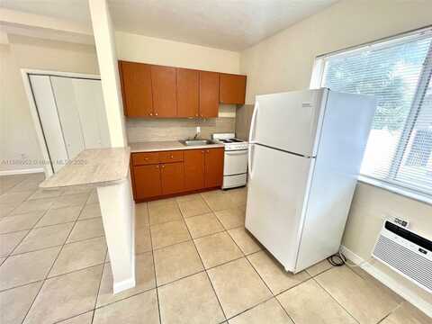 690 NE 85th St, Miami, FL 33138
