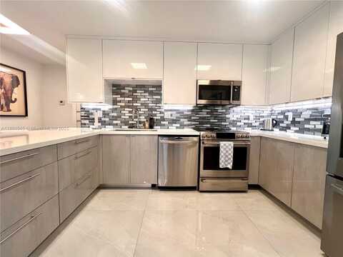100 Bayview Dr, Sunny Isles Beach, FL 33160