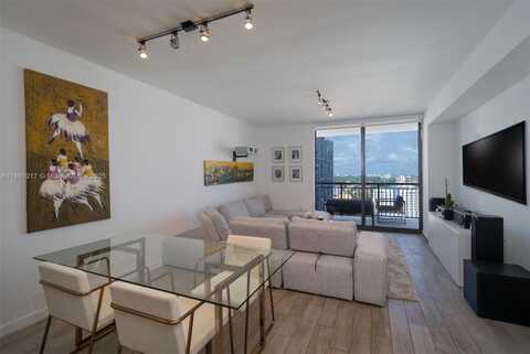 999 SW 1st Ave, Miami, FL 33130