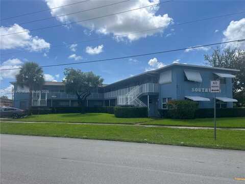 3856 S Cir Dr, Hollywood, FL 33021